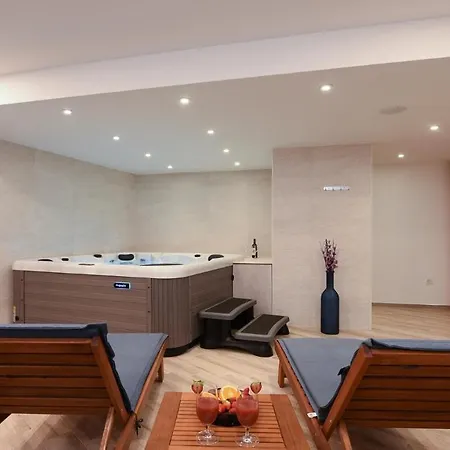 Luxury Astria Villa *