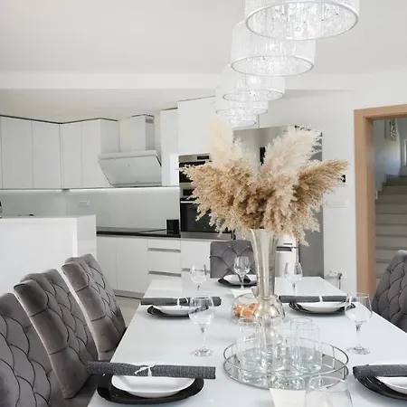 Luxury Astria *